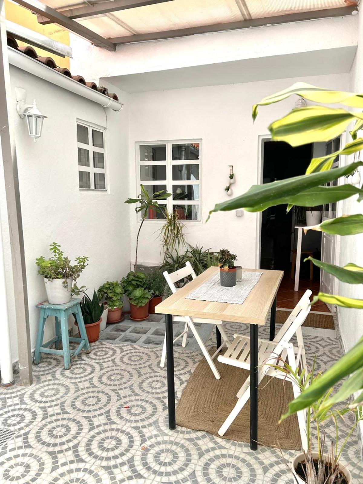 Shared Apartment With Bright Private Patio In Lisboa Zewnętrze zdjęcie