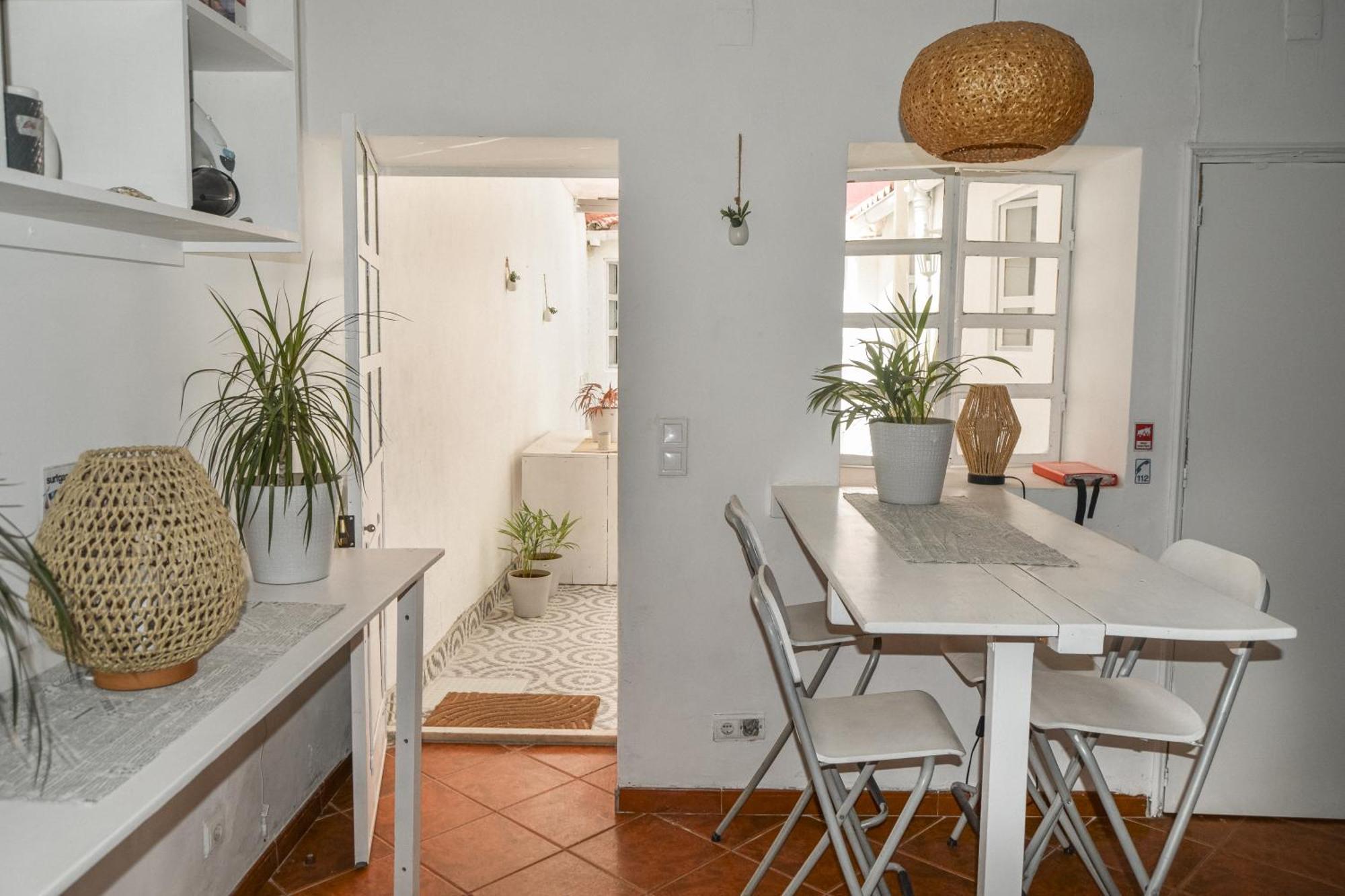 Shared Apartment With Bright Private Patio In Lisboa Zewnętrze zdjęcie